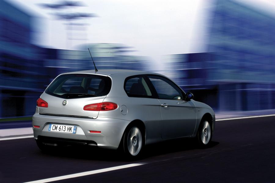 Alfa Romeo 147 3-Door (937A) 2004 года  (фото 32 из 48)